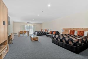 Sherbourne Terrace Hotel的休息区