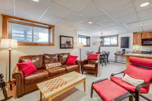 Χώρος καθιστικού στο Jay Peak Resort Vacation Rental Ski-InandSki-Out!