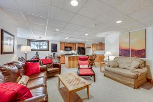 Χώρος καθιστικού στο Jay Peak Resort Vacation Rental Ski-InandSki-Out!