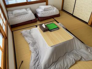 【MeTeL】窓辺から壮大な富士が拝める。リノベーション済み一等貸し宿泊施設客房内的一张或多张床位