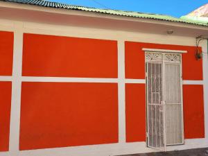 a red and white garage with a window at Casa Naranja in Granada