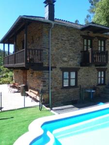 The swimming pool at or close to Hospedaje - Ferrería Quintá