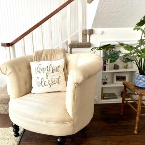 Posezení v ubytování The Jailer's Cottage * Entire Home * Sleeps 12