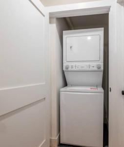 a white washer and dryer in a small room at SPACIOUS & MODERN 3 BR HOME WI-Fi FREE PARKING in Chicago
