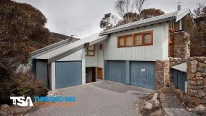 Tòa nhà nơi nhà gỗ tọa lạc