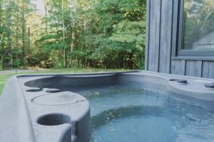 The swimming pool at or close to Secret Hideaway 4BED Lakefront w/Hotub
