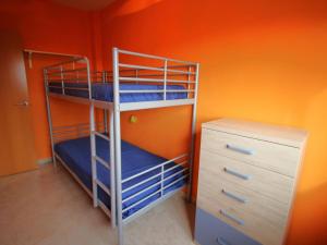 Posteľ alebo postele v izbe v ubytovaní SANT JORDI - Apartamento con vistas la montaña, piscina comunitaria y garaje. - ES-228-44