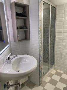 een badkamer met een wastafel en een glazen douche bij fabio rooms 102 in Rome