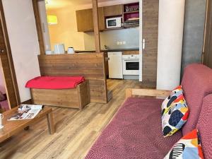 a living room with a couch and a kitchen at Appartement Risoul, 2 pièces, 4 personnes - FR-1-330-569 in Risoul