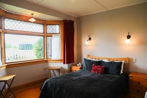 Postel nebo postele na pokoji v ubytování Te Anau Lodge