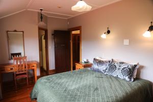 Postel nebo postele na pokoji v ubytování Te Anau Lodge