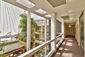Pavilion Hotel Wagga Wagga的阳台或露台