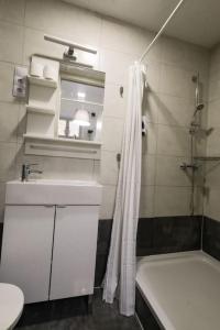 Ванная комната в Pest-port apartment room-6 Private apartment