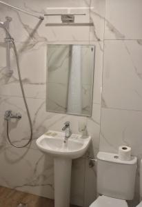 Koupelna v ubytování Rilena Hotel