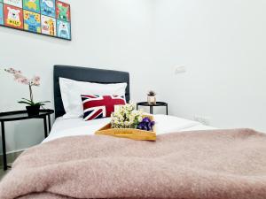 صورة لـ 8 Guest Cozy 3 Room Koi Kinrara Suite, IOI Puchong, Bukit Jalil Pavilion, Bukit Jalil Stadium, Sunway Pyramid, Sunway Lagoon في Kampong Baharu Sungai Way