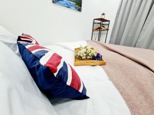 صورة لـ 8 Guest Cozy 3 Room Koi Kinrara Suite, IOI Puchong, Bukit Jalil Pavilion, Bukit Jalil Stadium, Sunway Pyramid, Sunway Lagoon في Kampong Baharu Sungai Way