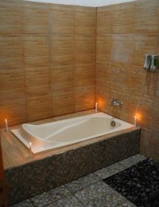 a bath tub with candles on top of it at Wahyu Masari Homestay in Nusa Penida