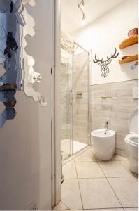 A bathroom at La Lanterna sui Monti
