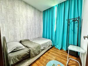 Postel nebo postele na pokoji v ubytování YM Homestay Vivacity megamall Jazz Suite 3 bedroom 8 pax