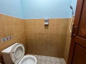 a bathroom with a toilet and a shower at OYO 93629 Villa Cemara Syariah in Mojokerto