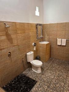 a bathroom with a toilet and a sink at Wahyu Masari Homestay in Nusa Penida