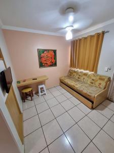 a living room with a couch and a table at diRoma Fiori RM Hospedagem in Caldas Novas