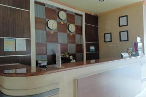 a waiting room with clocks on the wall at Hotel O Puri Homestay in Kendari +23 photos