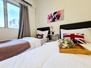 Postel nebo postele na pokoji v ubytování 10 Guest Breezy 3 Room Koi Kinrara Suite, IOI Puchong, Bukit Jalil Pavilion, Bukit Jalil Stadium, Sunway Pyramid, Sunway Lagoon