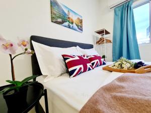 Postel nebo postele na pokoji v ubytování 10 Guest Breezy 3 Room Koi Kinrara Suite, IOI Puchong, Bukit Jalil Pavilion, Bukit Jalil Stadium, Sunway Pyramid, Sunway Lagoon