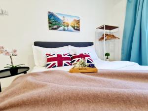 Postel nebo postele na pokoji v ubytování 10 Guest Breezy 3 Room Koi Kinrara Suite, IOI Puchong, Bukit Jalil Pavilion, Bukit Jalil Stadium, Sunway Pyramid, Sunway Lagoon