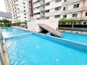 Bazén v ubytování 10 Guest Breezy 3 Room Koi Kinrara Suite, IOI Puchong, Bukit Jalil Pavilion, Bukit Jalil Stadium, Sunway Pyramid, Sunway Lagoon nebo v jeho okolí