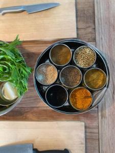 Đồ ăn tại/gần căn hộ