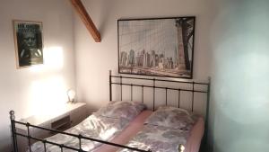 a bedroom with a bed and a picture on the wall at boddenbackpacker in Bartelshagen