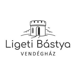 um logótipo do castelo com um castelo ao fundo em Ligeti Bástya Vendégház 