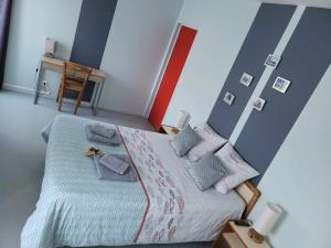 Postel nebo postele na pokoji v ubytování Auberge de la vallée de la douve
