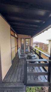 Balkón nebo terasa v ubytování 伊豆高原 温泉付別荘 ISANA Mountain Villa - BBQ, Pizza Oven & Hotsprings