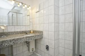 Koupelna v ubytování Hafenhäuser Breege FeWo 05 - Balkon + 26 fotografií