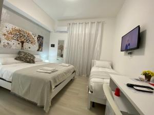 Un pat sau paturi într-o cameră la Central Apartments