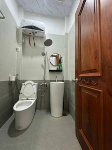 a small bathroom with a toilet and a sink at Vũ Homestay in Cao Bằng