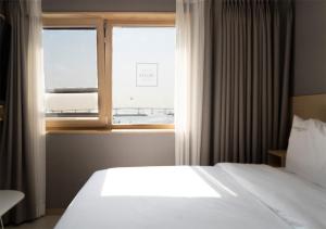 Nampo Ocean2Heaven Hotel& Spa房間的床