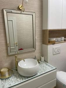 a bathroom with a sink and a mirror at Apartament Luxury Promenada in Craiova