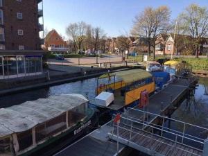 a group of boats are docked at a marina at Buxtepartment 