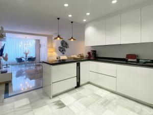 Kép Fantastic Apartment 2 Minutes Walk From The Beach szállásáról Marbellában a galériában