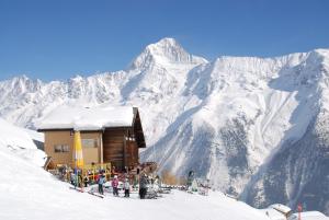 Alpenhotel zur Wildi Lauchernalp v zimě