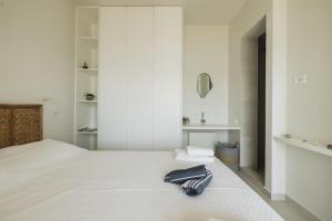 Letto o letti in una camera di Private pool with prime location Oraio Meros