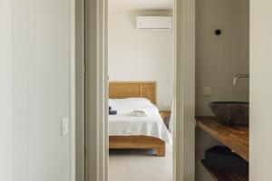 Letto o letti in una camera di Private pool with prime location Oraio Meros