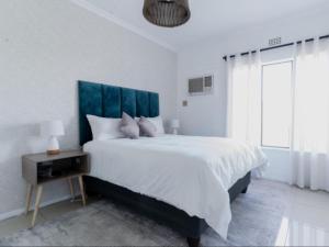 Postel nebo postele na pokoji v ubytování Modern Executive Stay