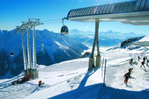 Alpenhotel zur Wildi Lauchernalp v zimě