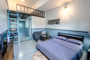 Postel nebo postele na pokoji v ubytování บ้านสุขซอย5