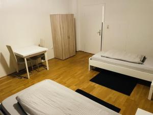 a room with a bed and a desk in it at Ferienunterkunft&Monteure C.C in Schwabach